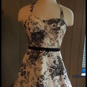 City Triangles Cute Halter dress with Tulle underskirt